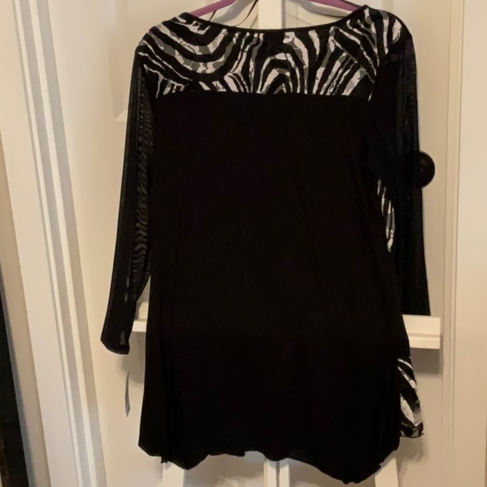 NWT. Style &  Co exotic print black and white blouse - Picture 3 of 4